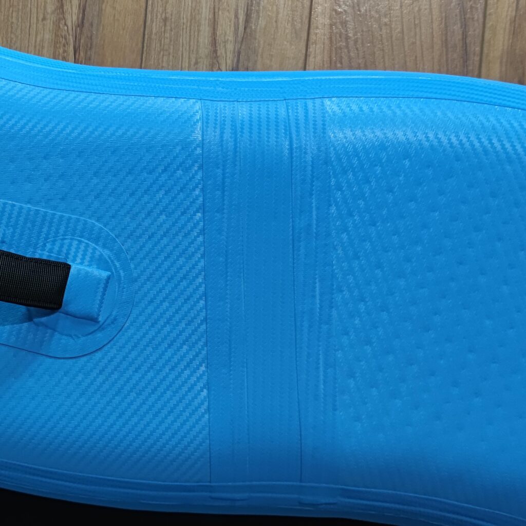 Source Factory OEM ODM Wholesale Qingdao Lucieneo Inflatable Floating Water Hammock Lake Snake with Mesh