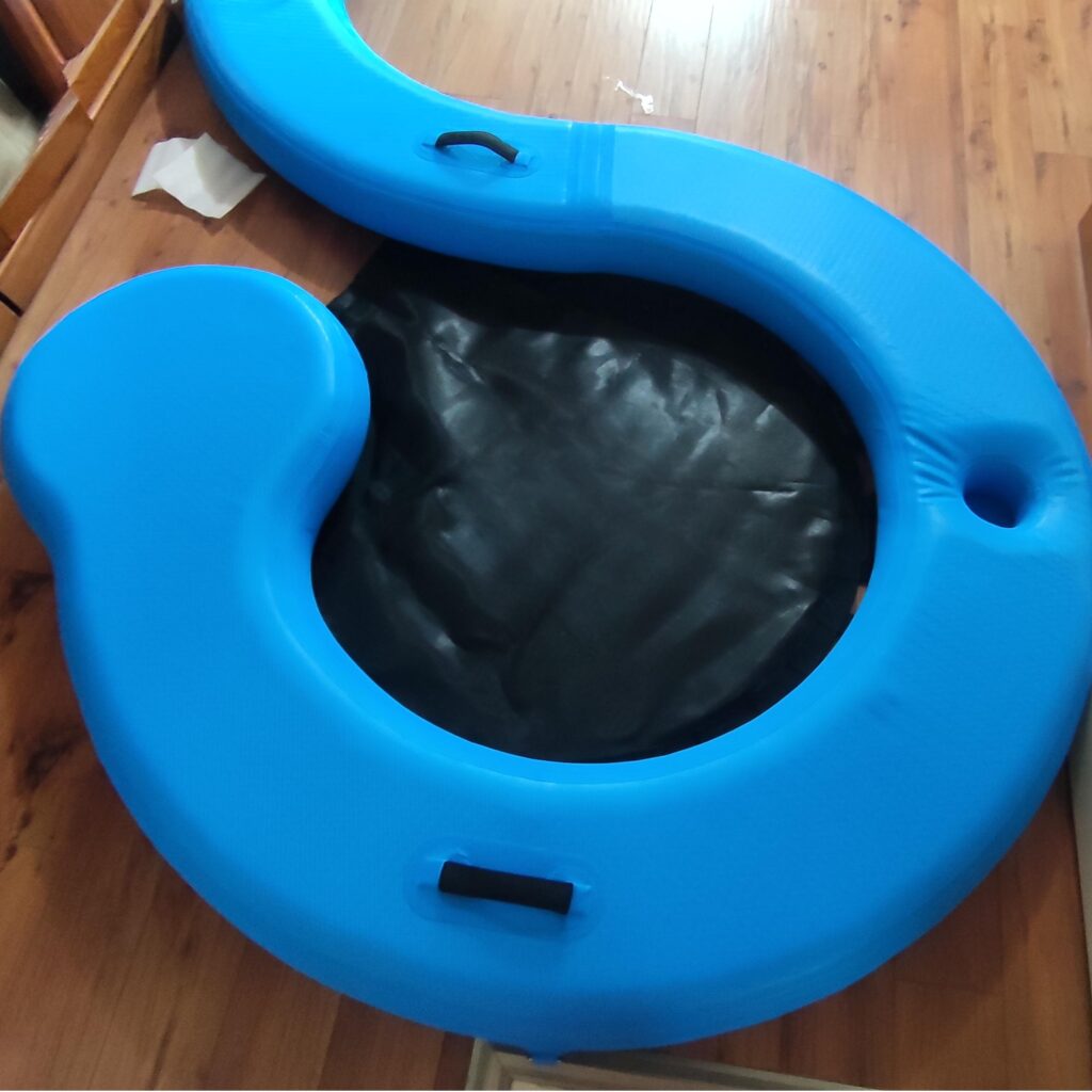 Source Factory OEM ODM Wholesale Qingdao Lucieneo Inflatable Floating Water Hammock Lake Snake with Mesh